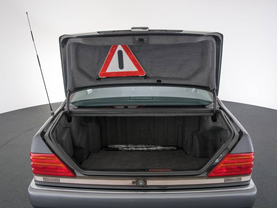 Image 33/45 of Mercedes-Benz 500 SEL (1992)