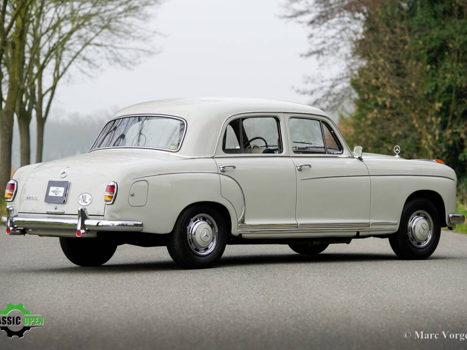 Bild 37/44 von Mercedes-Benz 220 S (1958)