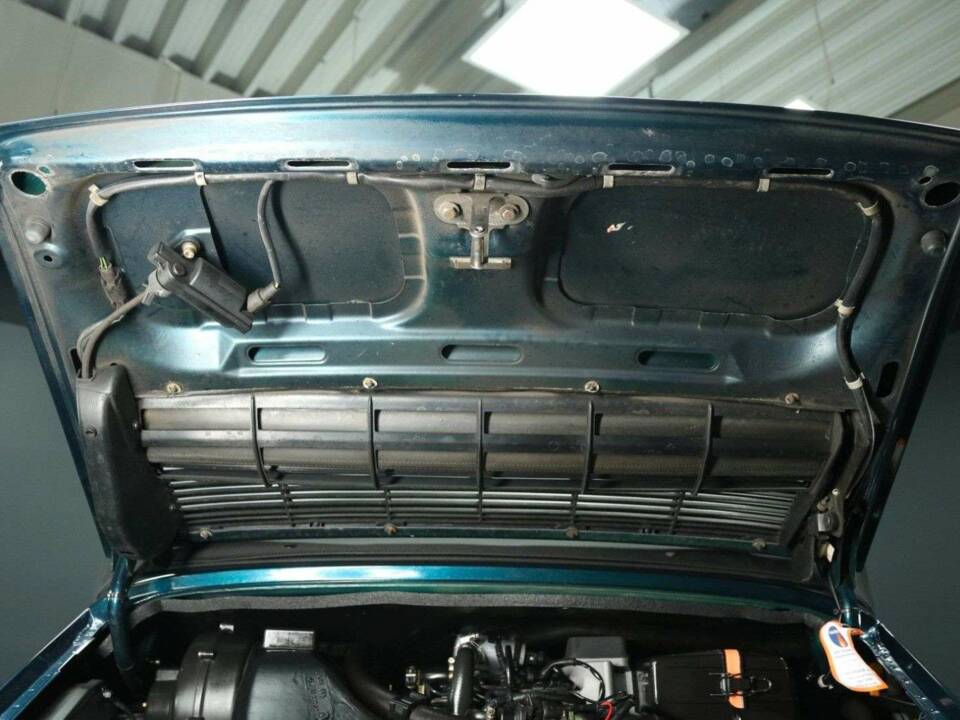 Image 24/30 of Porsche 911 Carrera 2 (WTL) (1993)