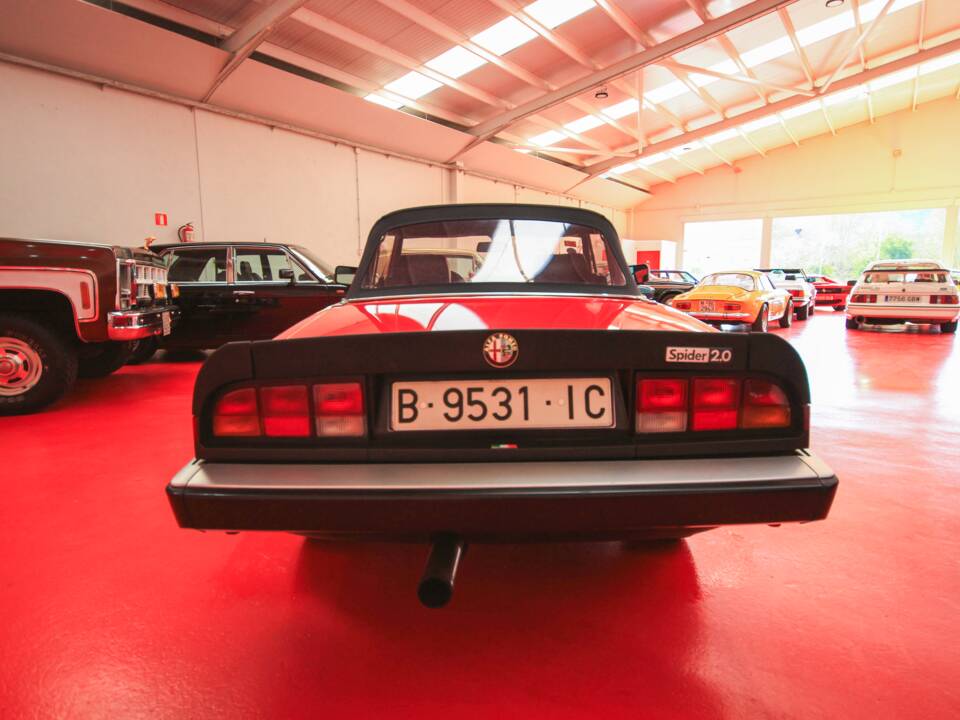 Image 2/24 of Alfa Romeo 2.0 Spider (1987)