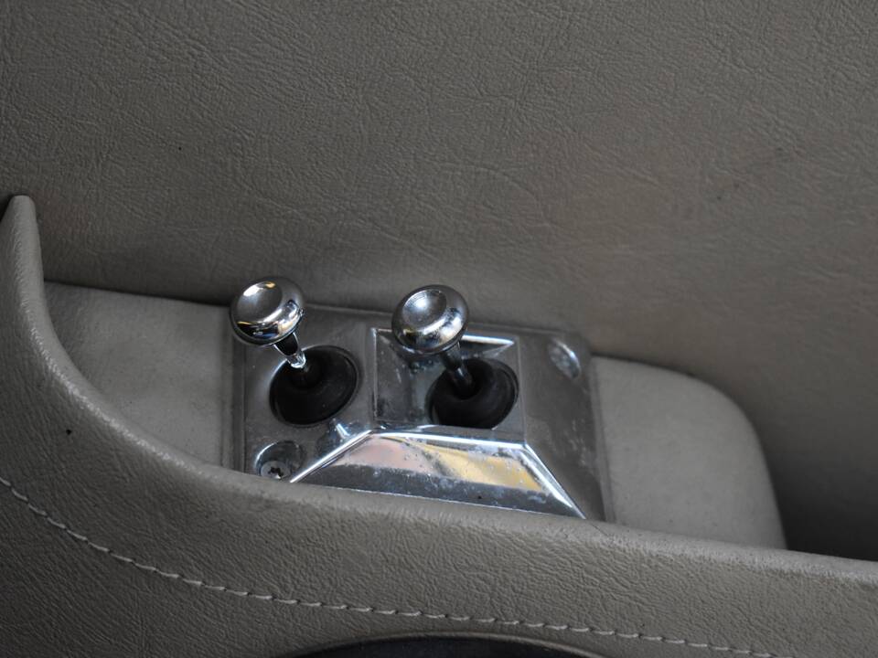 Image 43/47 of Daimler Sovereign 4.2 (1982)