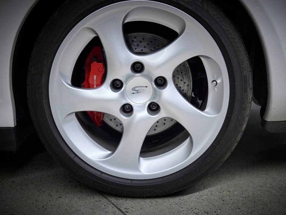 Bild 48/100 von Porsche 911 Carrera 4S (2004)