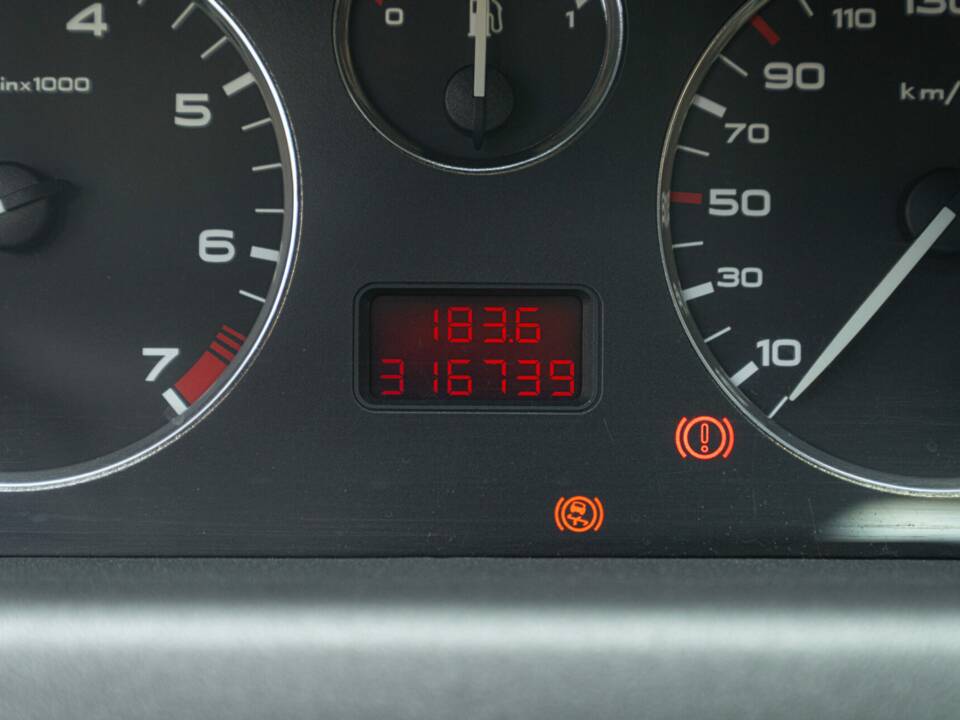 Obraz 39/48 pojazdu Peugeot 406 Coupé 2.0 16V (2000)