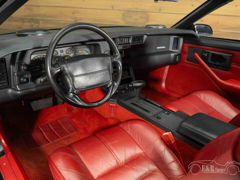 Image 2/8 of Chevrolet Camaro (1991)