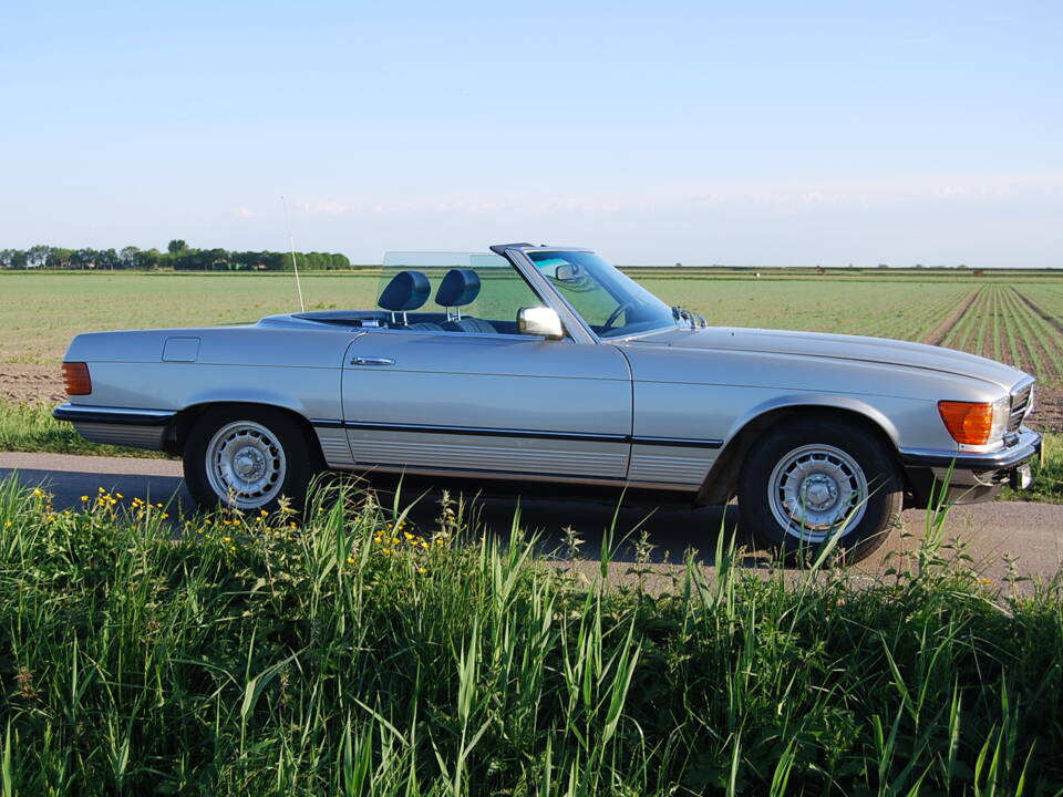 Image 26/87 of Mercedes-Benz 280 SL (1982)