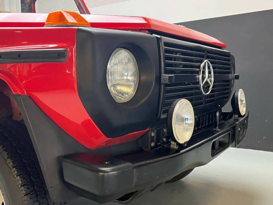 Image 10/50 de Mercedes-Benz 230 CE (1981)