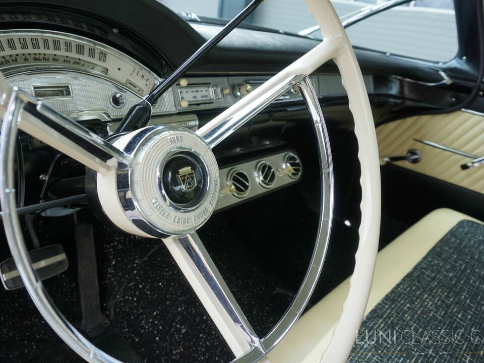 Image 43/77 of Ford Fairlane 500 Club Victoria (1958)