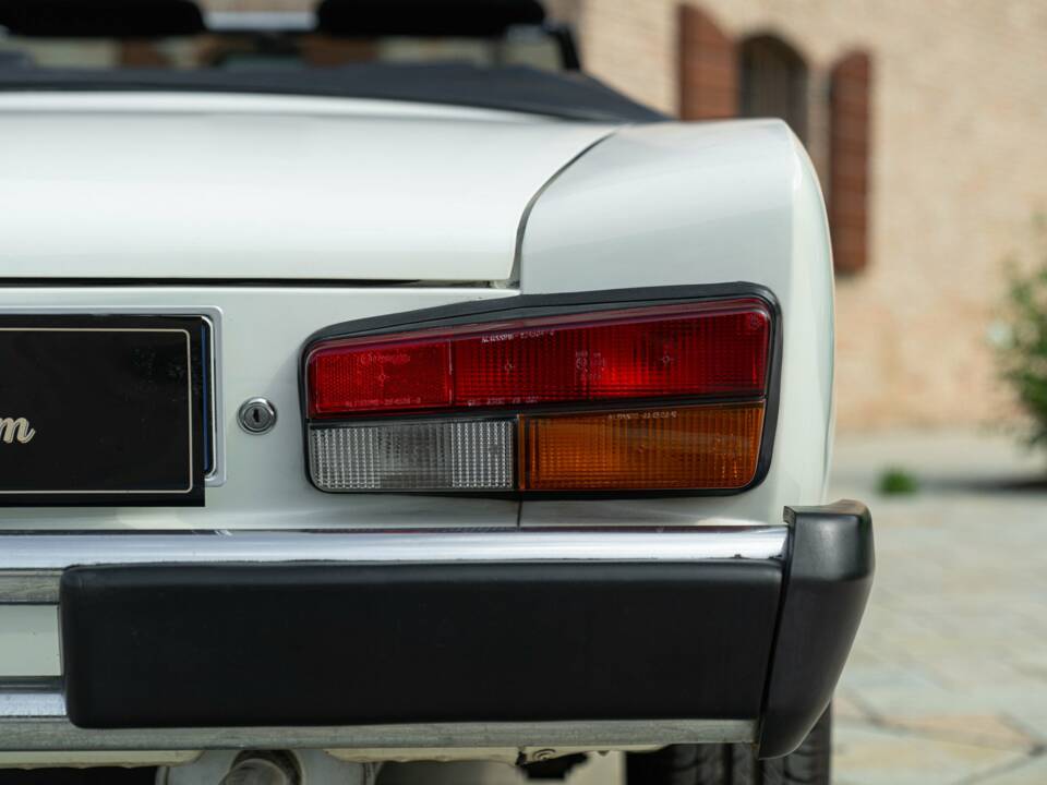 Image 15/50 of FIAT Spider 2000 Pininfarina 50th Anniversary Edition (1981)