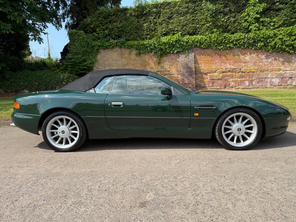 Immagine 13/19 di Aston Martin DB 7 Volante (1998)