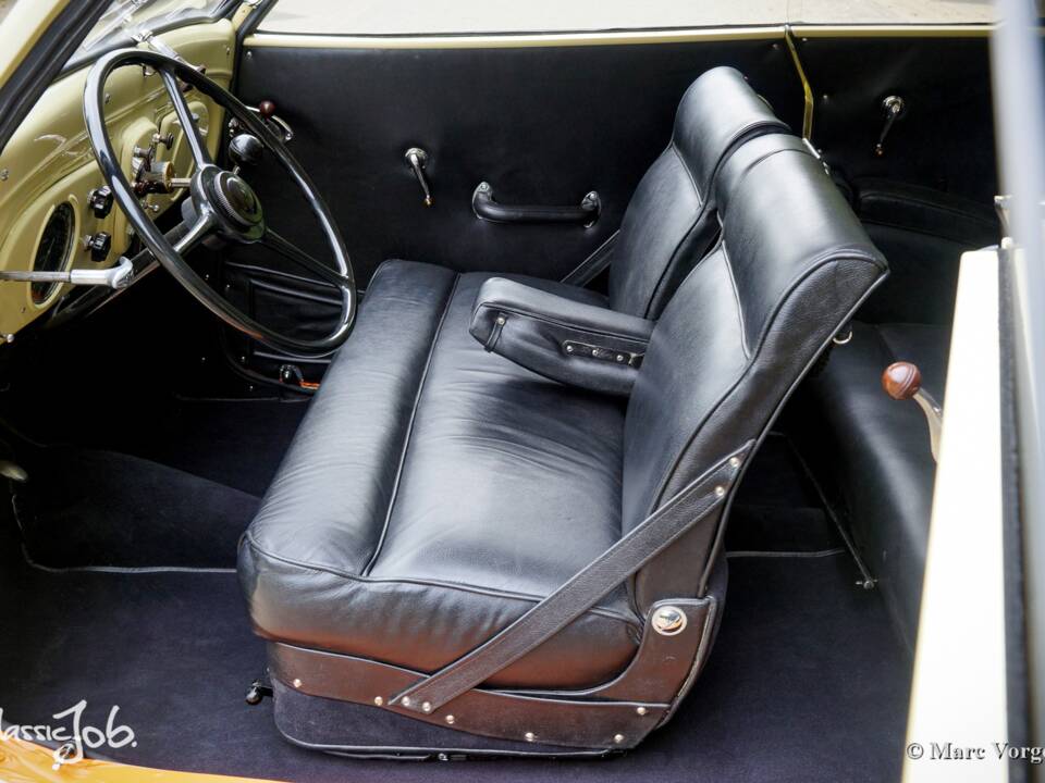 Image 17/47 of Peugeot 402 Eclipse (1935)