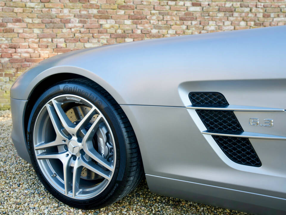 Imagen 13/50 de Mercedes-Benz SLS AMG (2011)