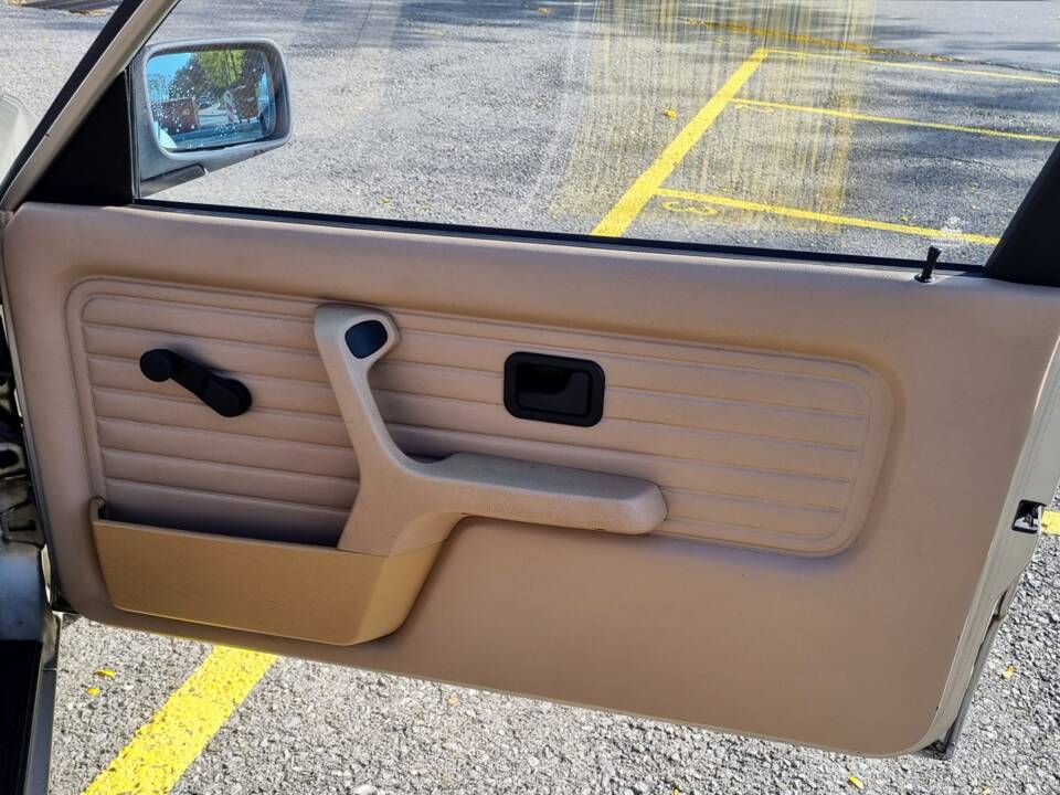 Immagine 13/21 di BMW 318i (1989)