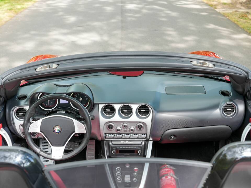 Image 20/50 of Alfa Romeo 8C Spider (2010)