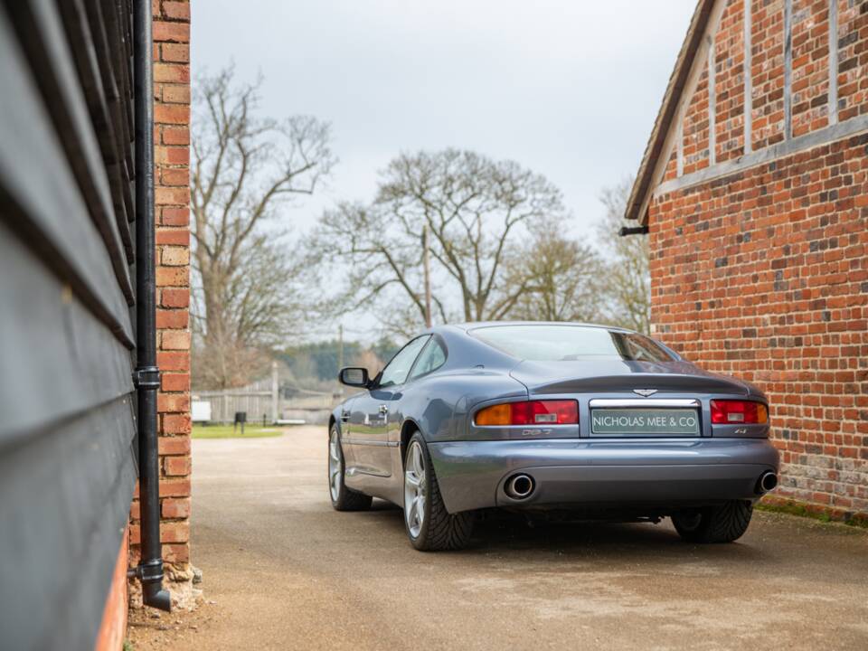 Image 13/74 of Aston Martin DB 7 GT (2004)