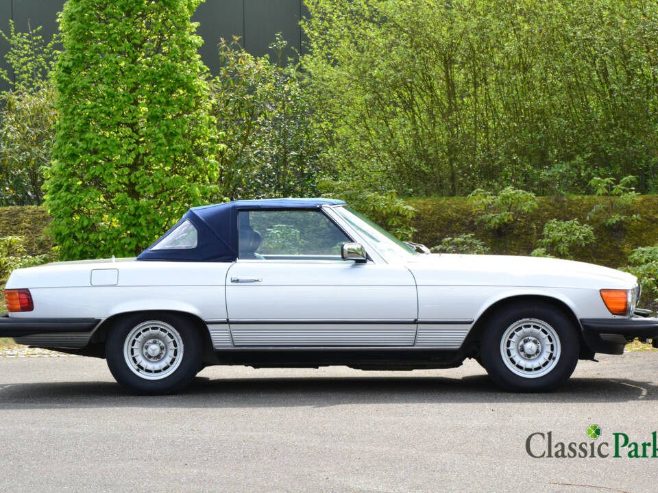 Image 8/50 of Mercedes-Benz 380 SL (1983)