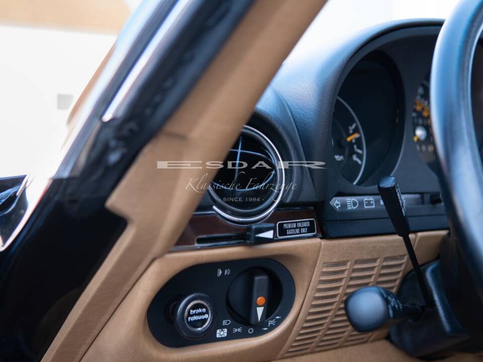 Image 31/37 of Mercedes-Benz 560 SL (1989)