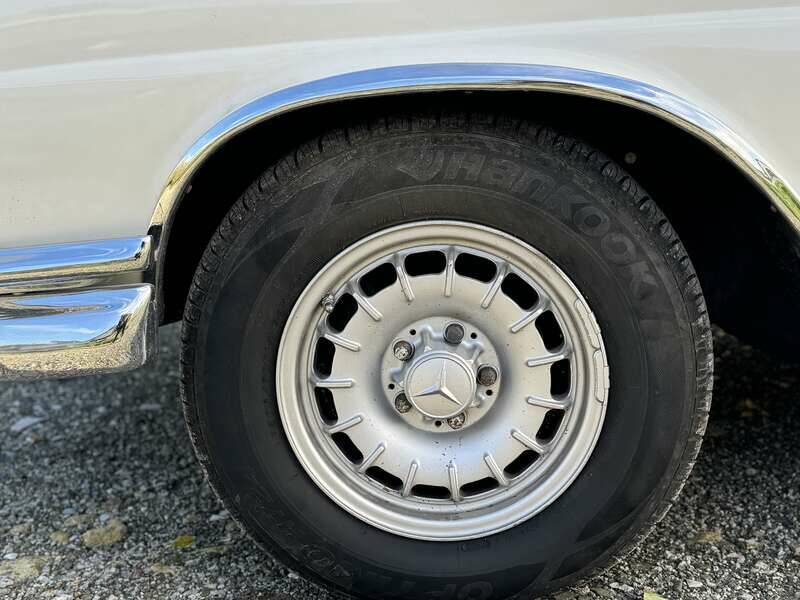 Image 46/50 of Mercedes-Benz 220 SE b (1963)