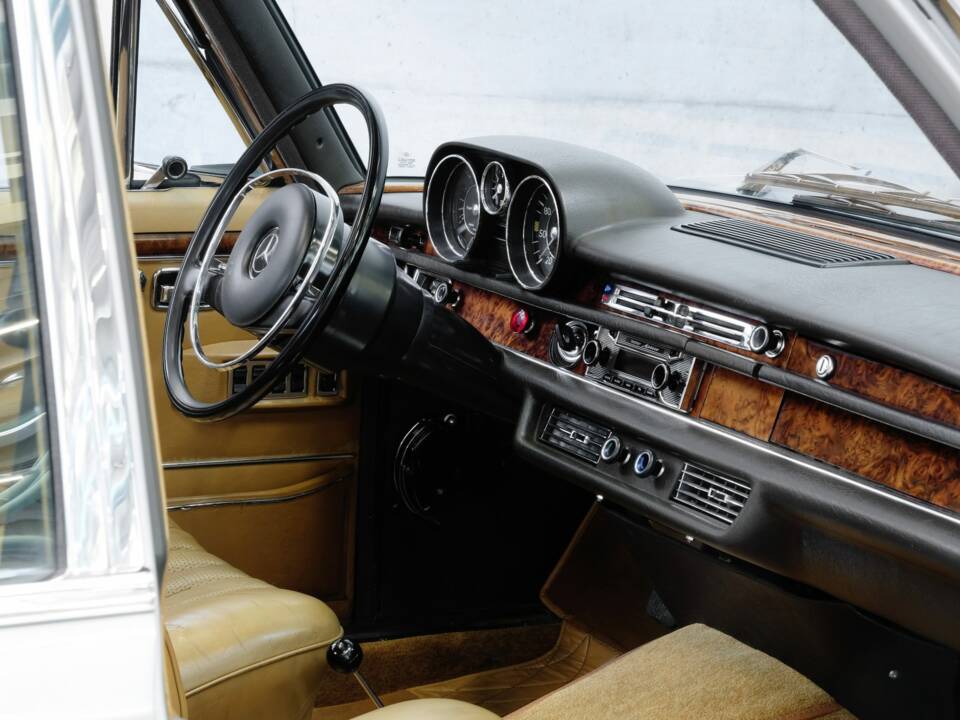 Immagine 33/50 di Mercedes-Benz 300 SEL 6.3 (1968)