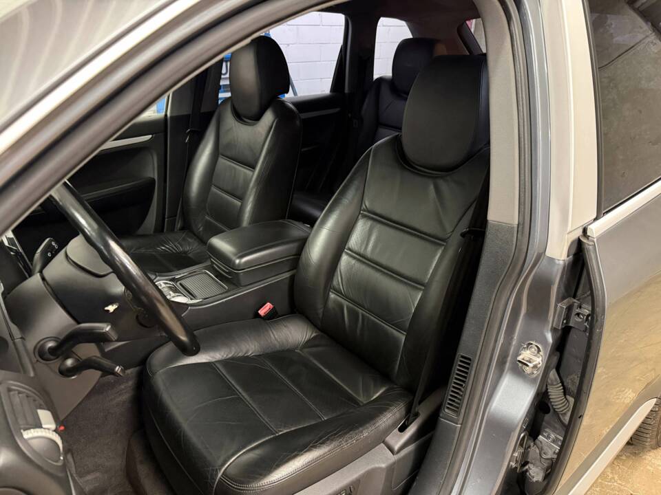 Image 8/16 de Porsche Cayenne Turbo (2003)