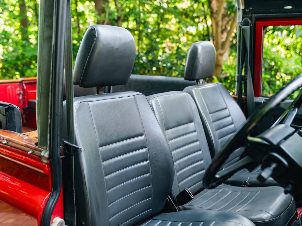 Image 13/19 of Land Rover 110 (1988)
