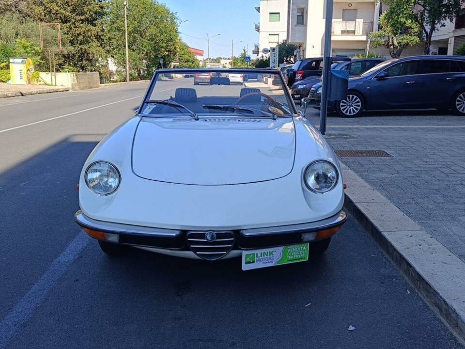 Image 20/50 of Alfa Romeo Spider 1600 Junior (1975)