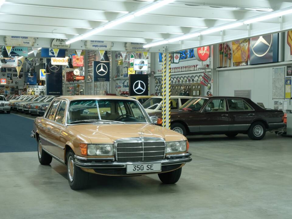 Image 17/50 de Mercedes-Benz 350 SE (1973)