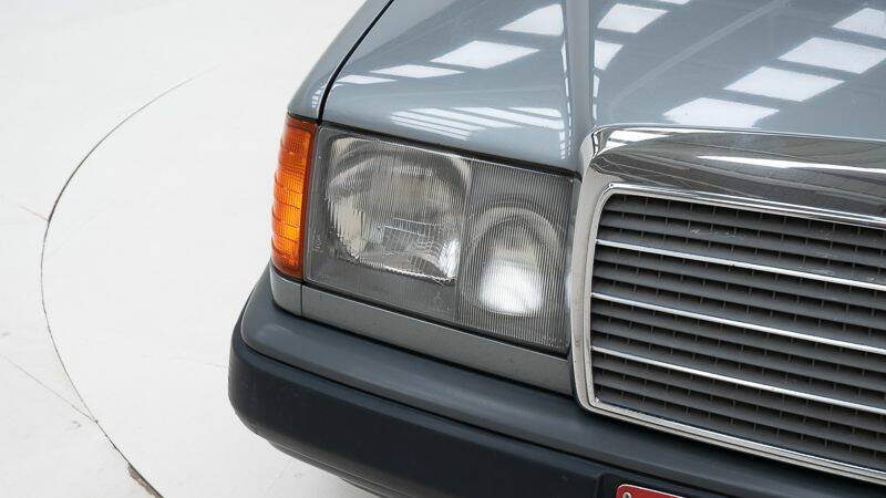 Imagen 10/15 de Mercedes-Benz 230 E (1988)