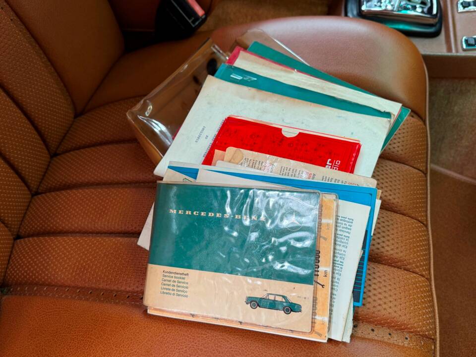 Image 13/39 of Mercedes-Benz 300 SEL 6.3 (1970)