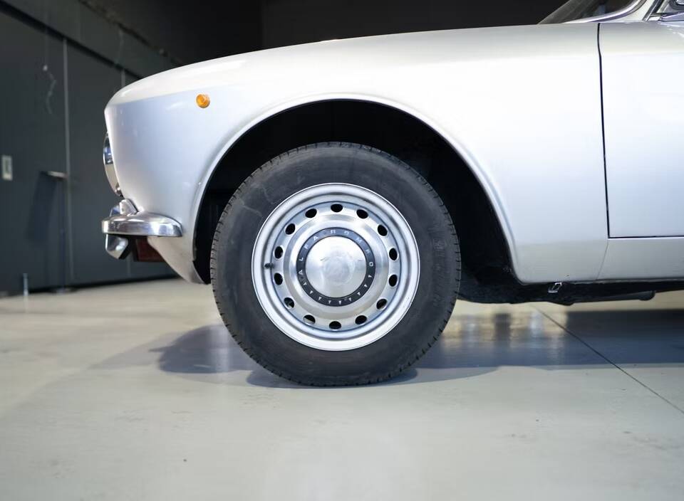 Image 12/27 of Alfa Romeo 1750 GT Veloce (1970)