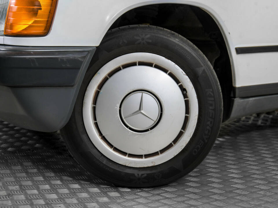 Immagine 4/50 di Mercedes-Benz 190 D (1985)