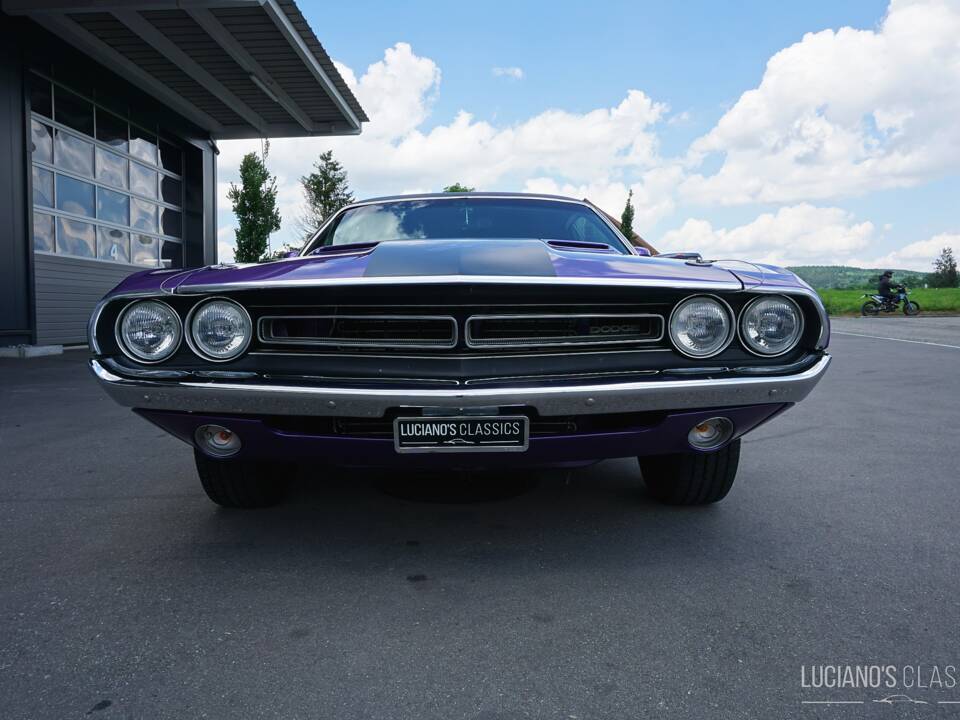 Image 15/59 de Dodge Challenger R&#x2F;T (1971)