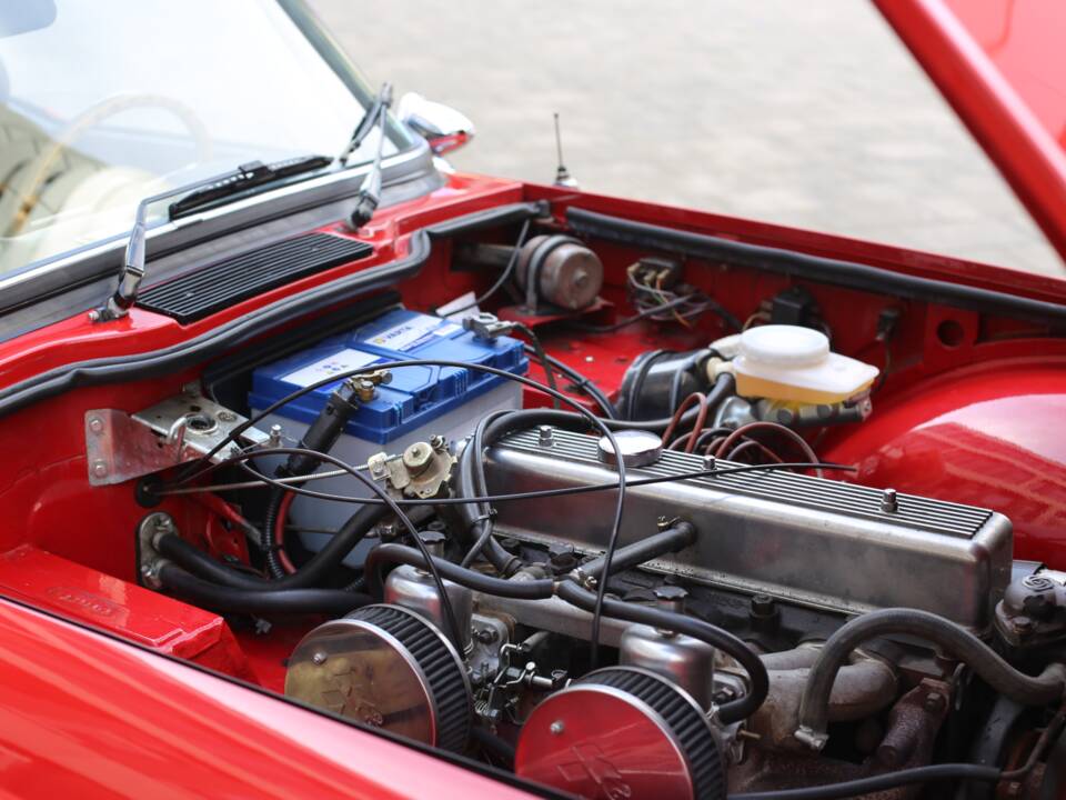 Image 23/49 of Triumph TR 6 (1976)