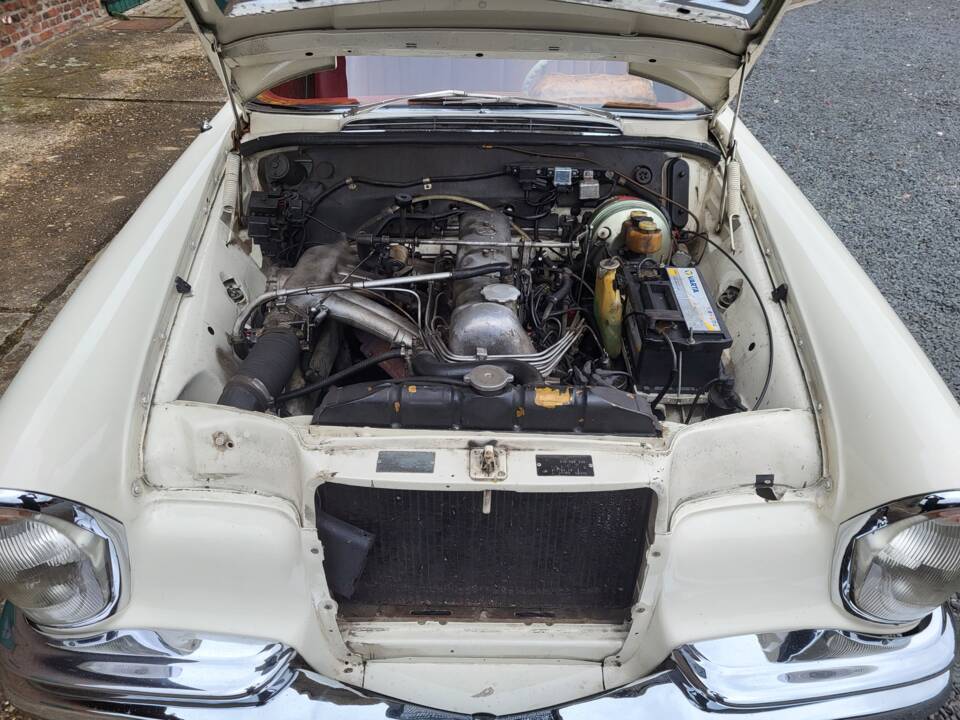 Imagen 36/49 de Mercedes-Benz 250 SE (1966)
