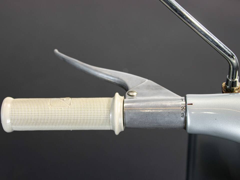 Image 39/45 de Piaggio Vespa 150 (1958)