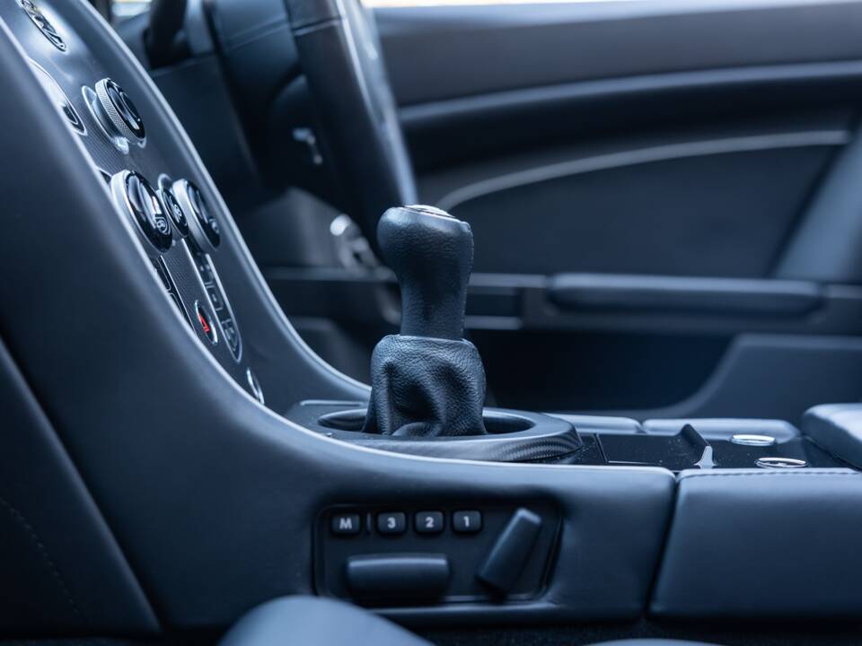 Image 36/53 of Aston Martin V12 Vantage AMR Roadster (2018)
