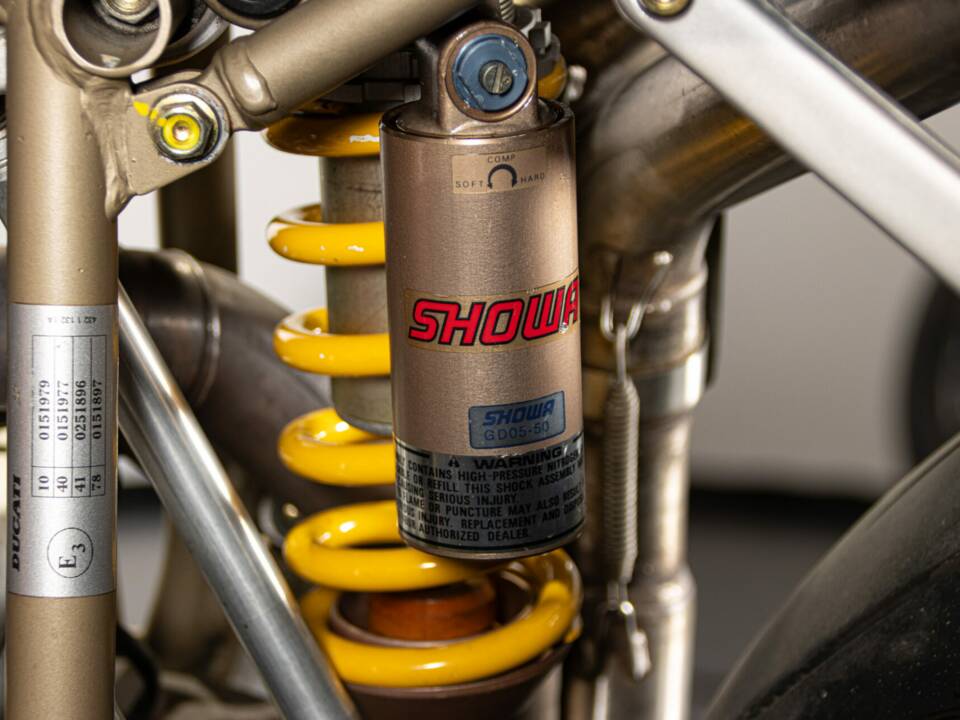 Image 47/50 of Ducati 748 S (1996)