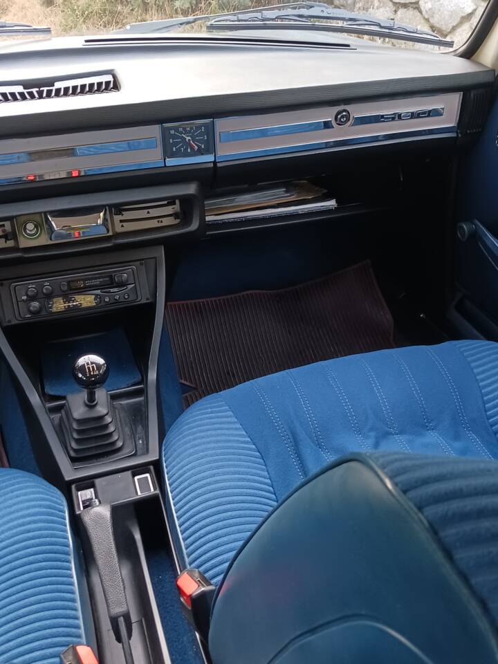 Bild 40/52 von Peugeot 504 (1979)