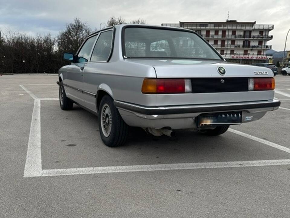 Image 4/9 of BMW 320 (1981)