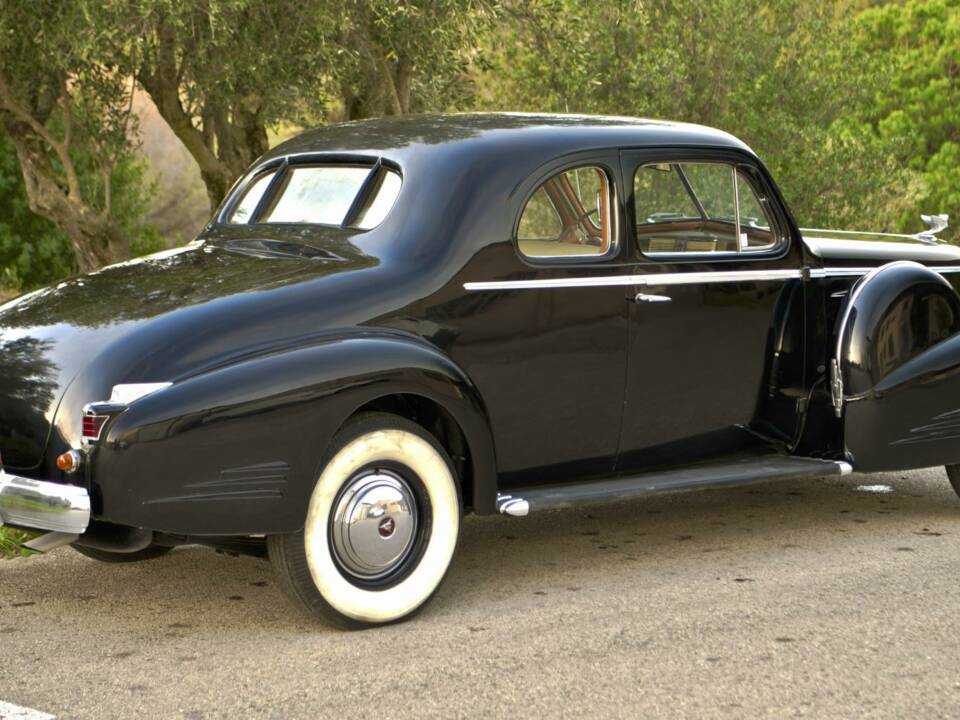 Image 12/50 of Cadillac V-16 (1938)