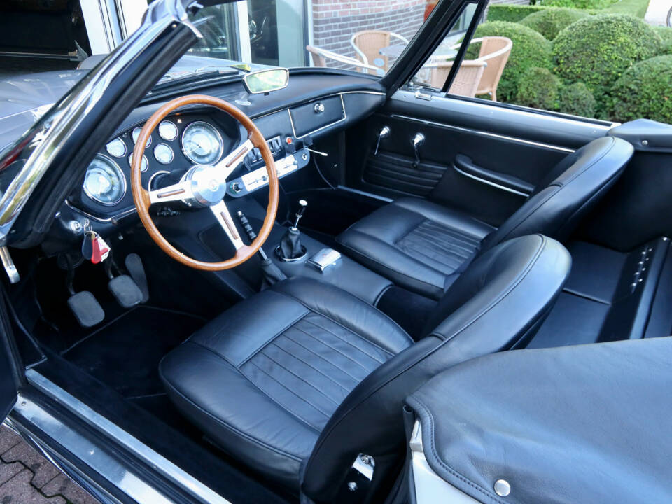 Image 27/50 of Maserati Mistral 3700 Spyder (1965)