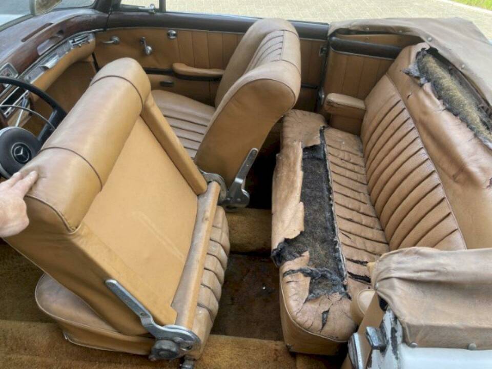 Afbeelding 21/36 van Mercedes-Benz 220 SE Cabriolet (1960)