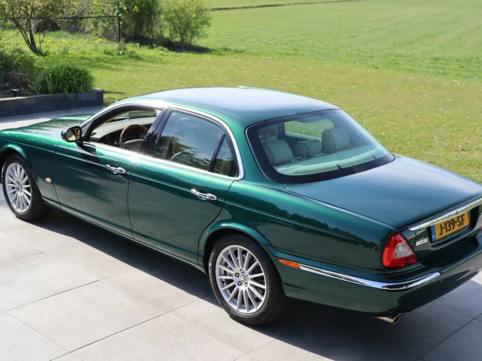 Imagen 10/50 de Jaguar XJ 8 4.2 (2006)