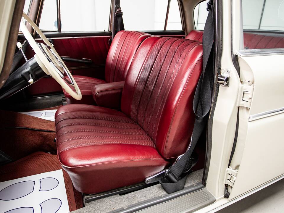 Imagen 11/32 de Mercedes-Benz 220 SE b (1965)
