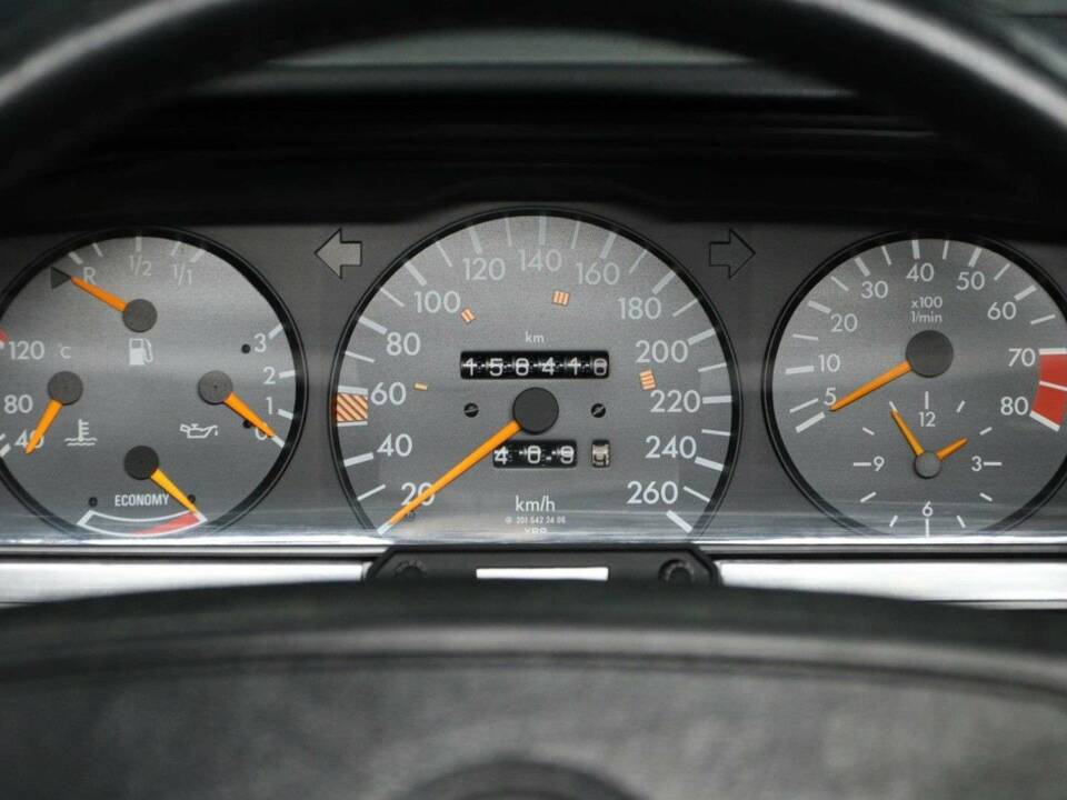 Image 13/30 of Mercedes-Benz 190 E 2.3-16 (1984)