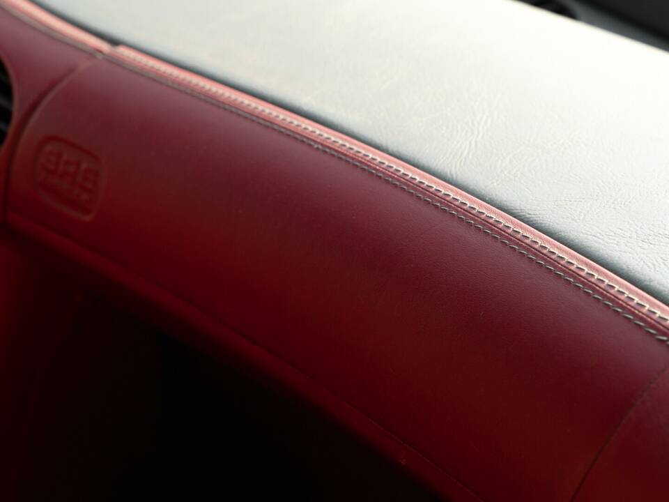 Image 24/41 of Mercedes-Benz A 160 "F1 Häkkinen Edition" (1999)