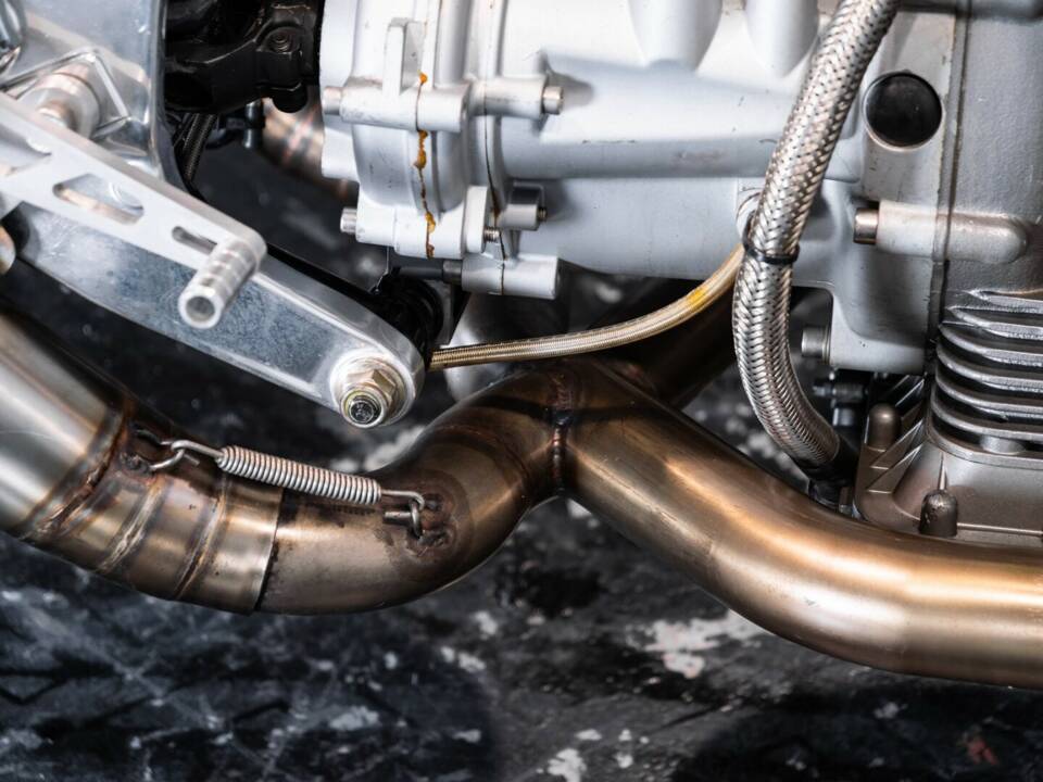 Image 44/50 de Moto Guzzi Daytona RS (1998)