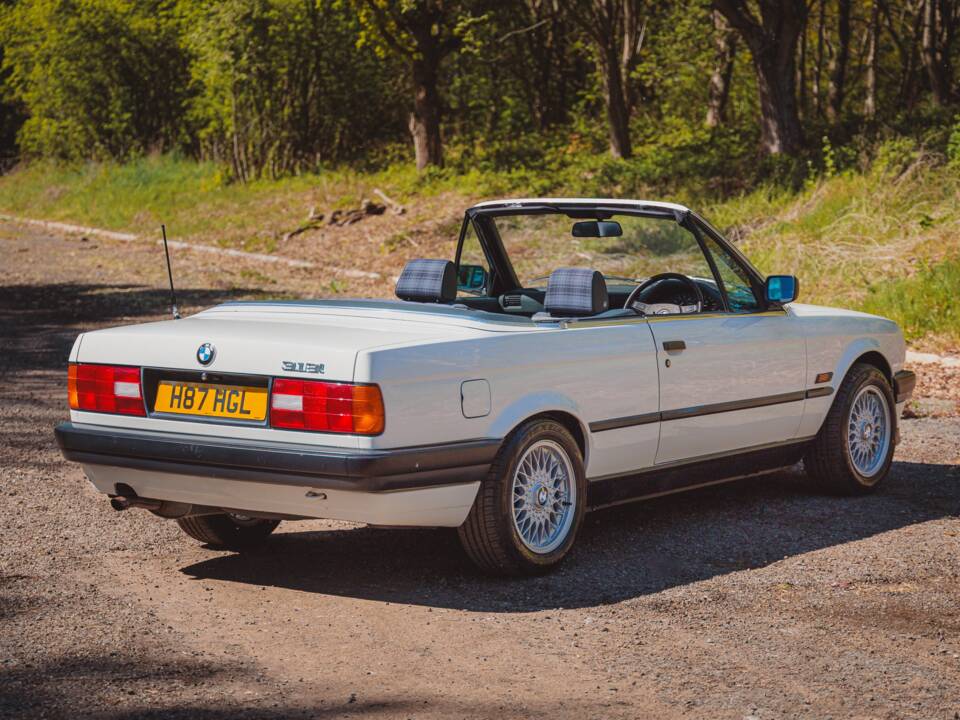 Bild 14/36 von BMW 318i (1991)