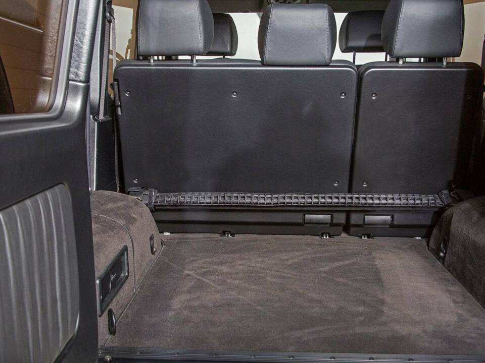 Image 19/20 of Mercedes-Benz G 500 (LWB) (2004)