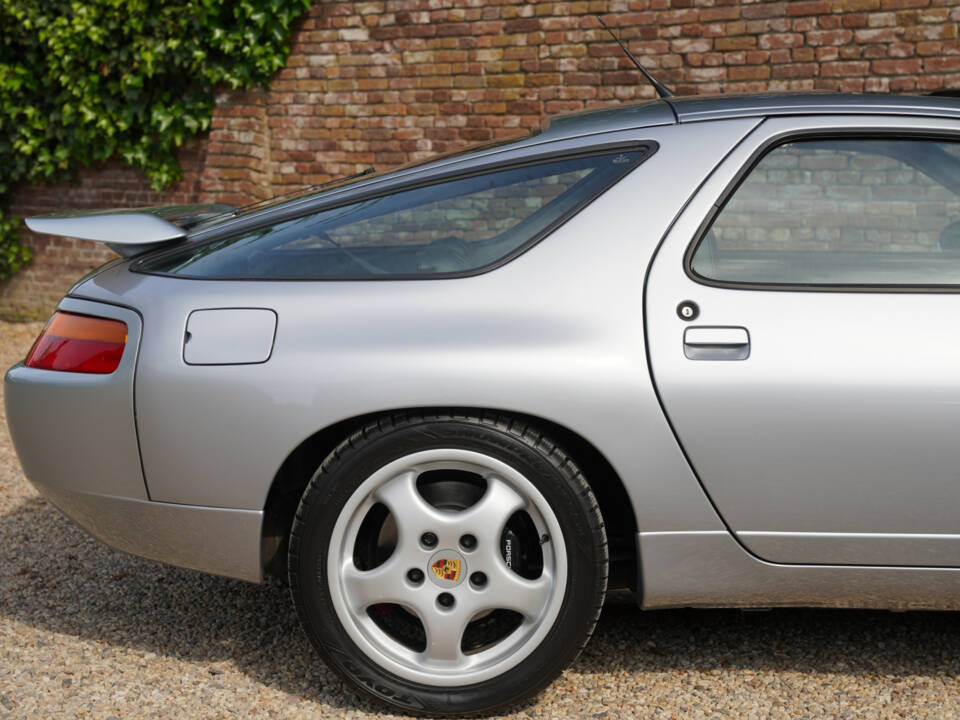 Immagine 29/50 di Porsche 928 GTS (1993)
