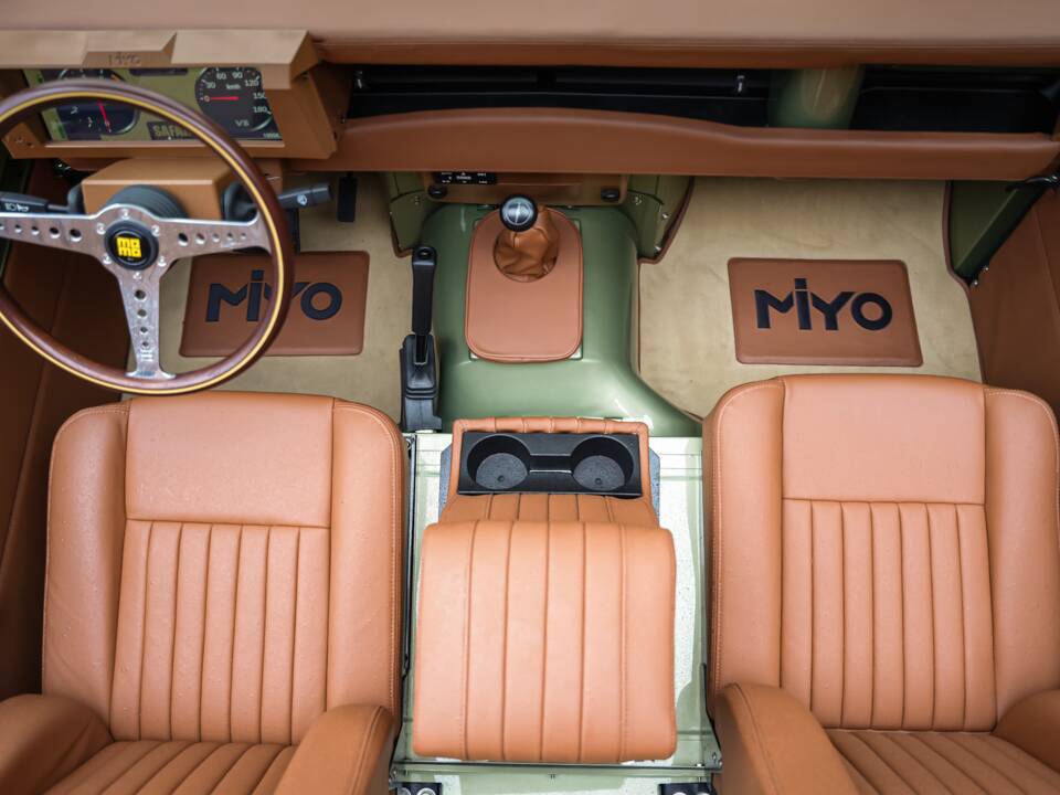 Bild 38/47 von Land Rover 90 (1990)